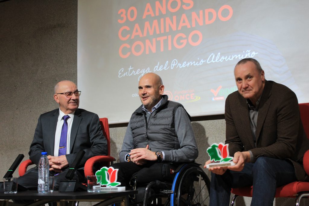 La Asociación Párkinson Galicia-Coruña entrega su Premio Aloumiño a COGAMI